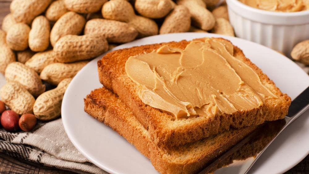 4 Benefits of eating natural peanut butter before bed time