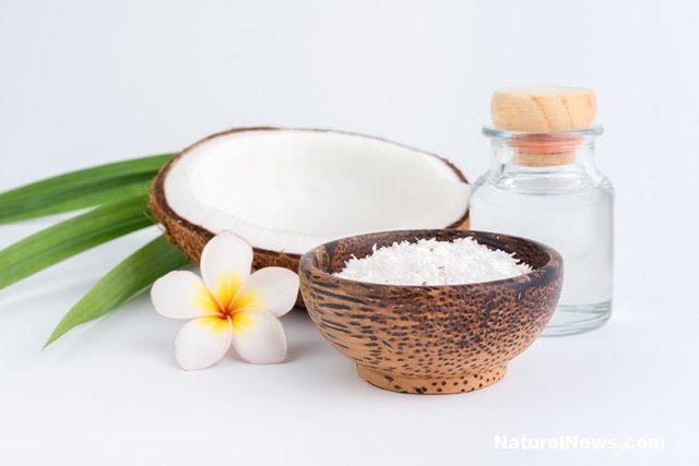 Here are 7 reasons why you should eat coconut oil before going to bed