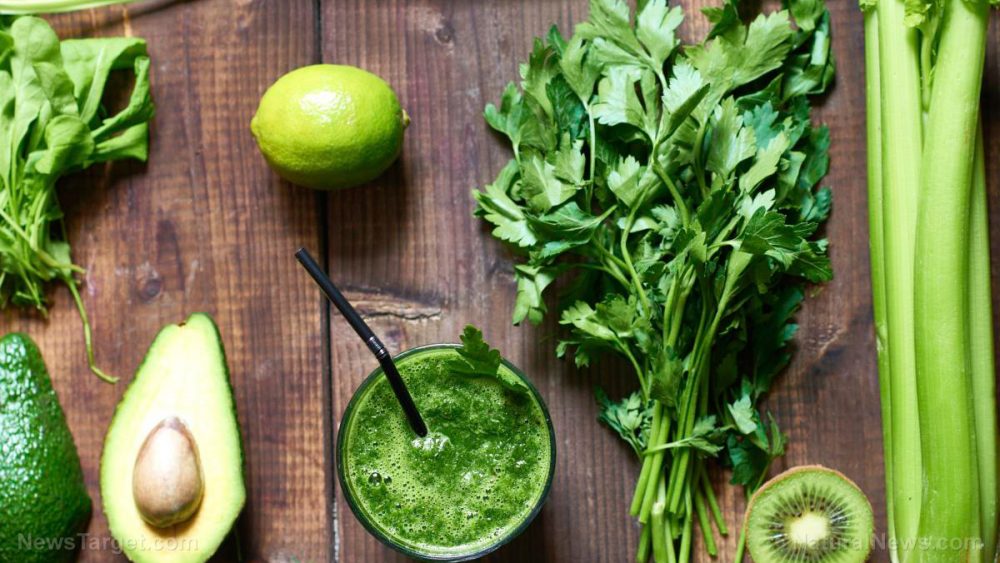 Use this formula to make a delicious, gut-healing keto green smoothie every time you’re in the kitchen