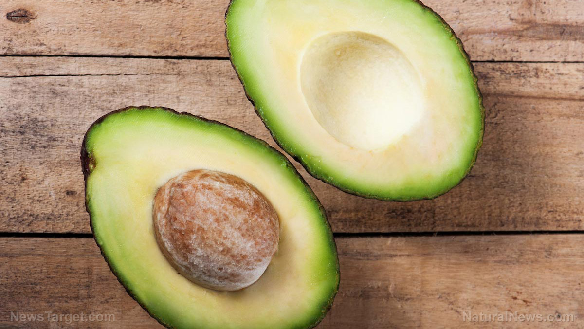 3 Good reasons not to toss those avocado seeds into the trash (recipes included)