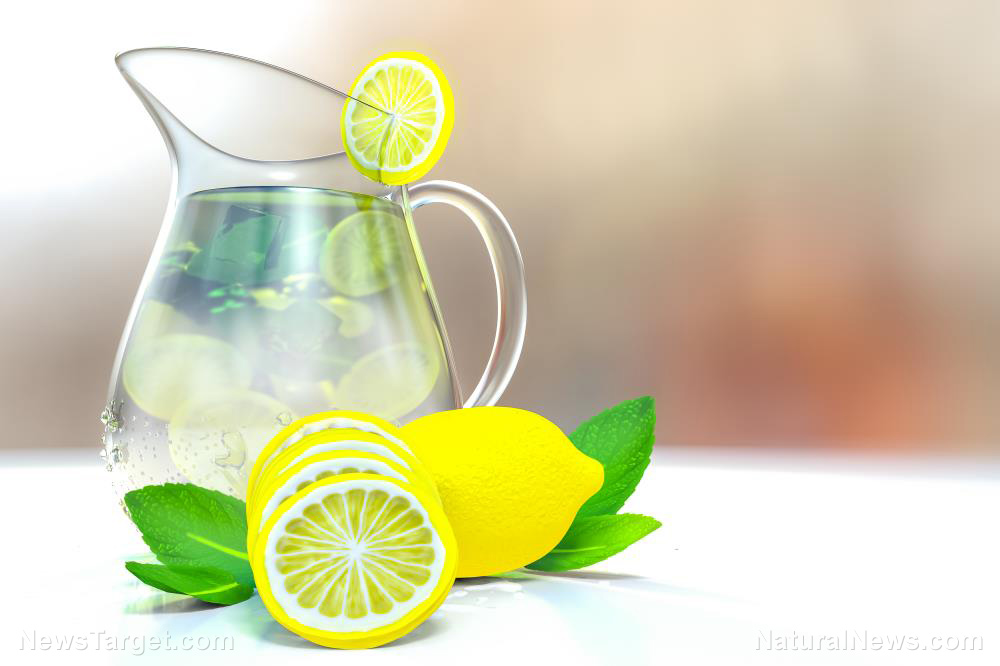 8 Reasons to start your day with lemon water