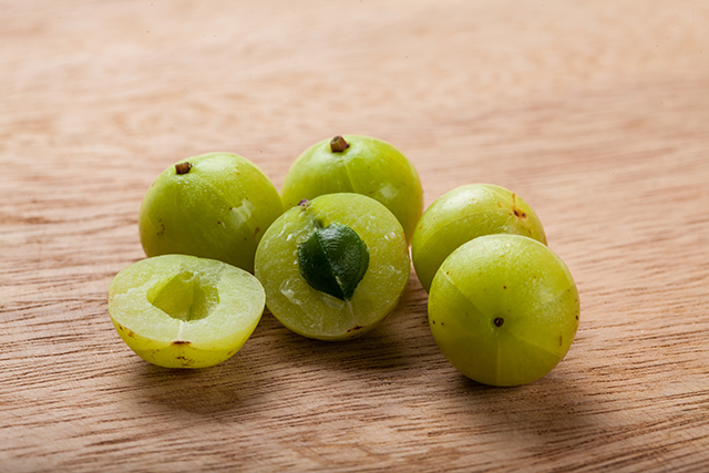 Reduce cholesterol and improve heart health with Indian gooseberry